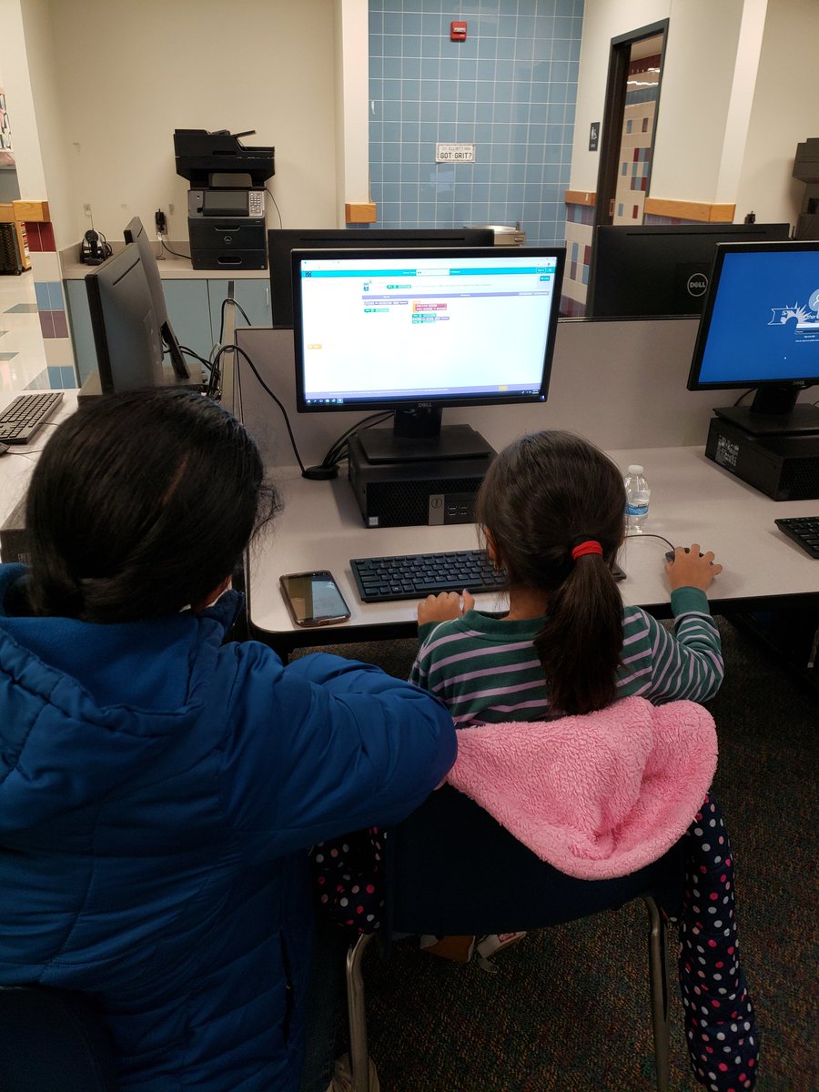 sew1080's tweet image. #FamilyCodingNight is going strong at @ElliottLearners! There&apos;s still time to come out and learn how to code from your children! @waldripm  #friscofutureready #HourOfCode
