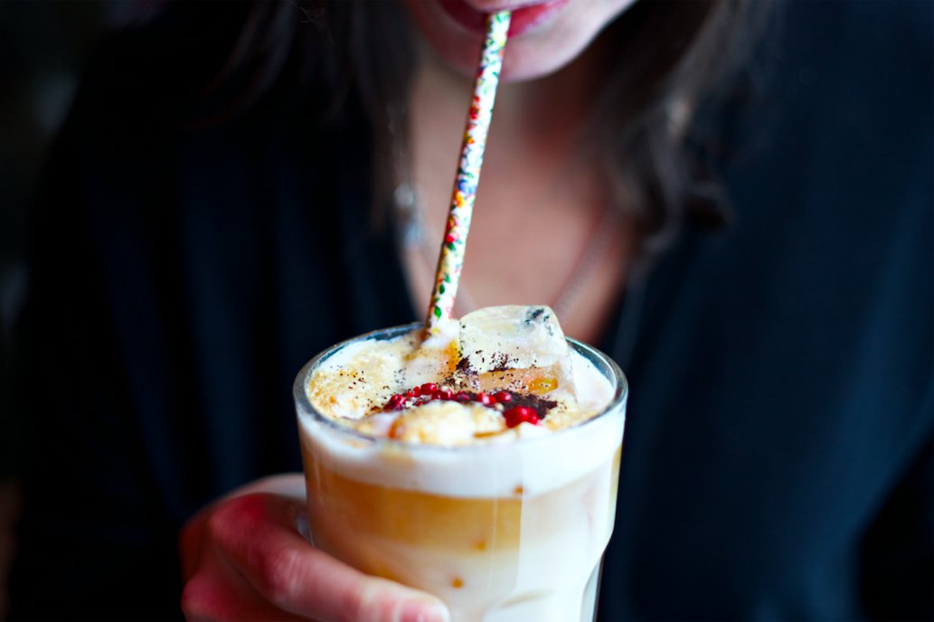 On se met en mode #Fêtes, jusque dans nos #cocktails 🍹🎅 
Un vrai #cadeau pour les papilles! 😁