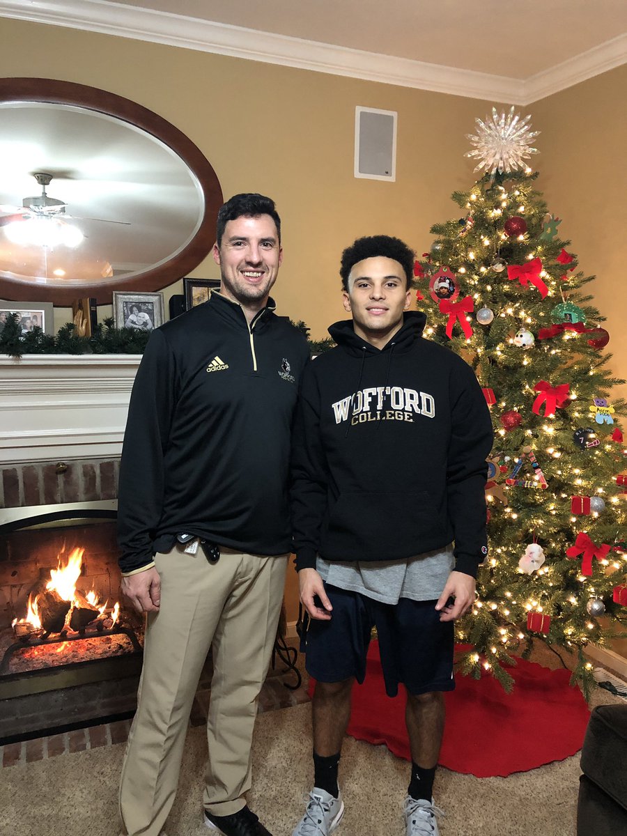 rjkhayo's tweet photo. Had a great in home visit with @Coach_romero18 today! Thanks for coming to the 513 to see me and my family! #Define19 #ConquerAndPrevail https://t.co/NE4UtPPwsg