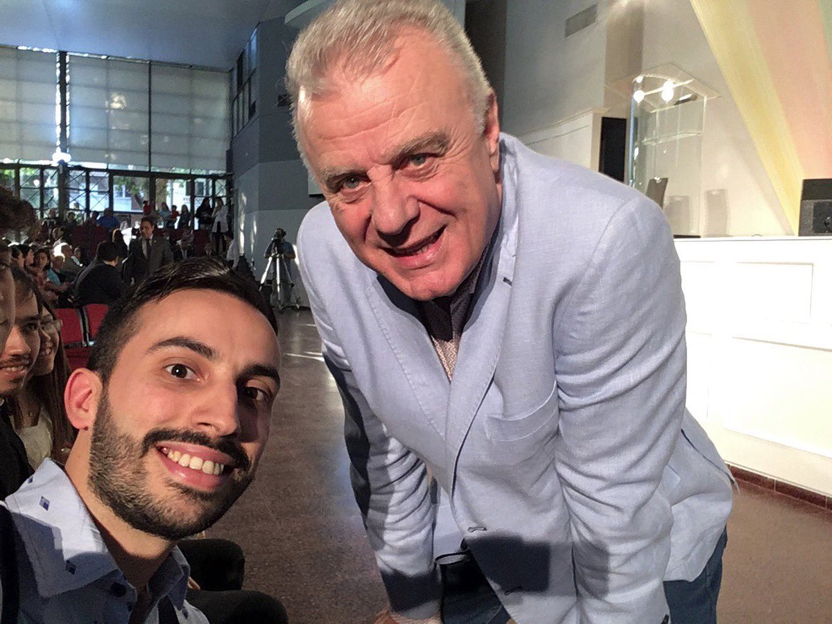 Luciano434's tweet photo. Soy Técnico superior en Multimedia!
La mejor selfie en mi acto de colación, la tengo yo. Con el pastor fundador del Ceciema, que me dio la oportunidad de pasar por todo el secundario, y ahora el nivel terciario. Linda noche gracias a Dios #graduado #acto #jueves @TecMultimedia https://t.co/Kn0pKCCyA6