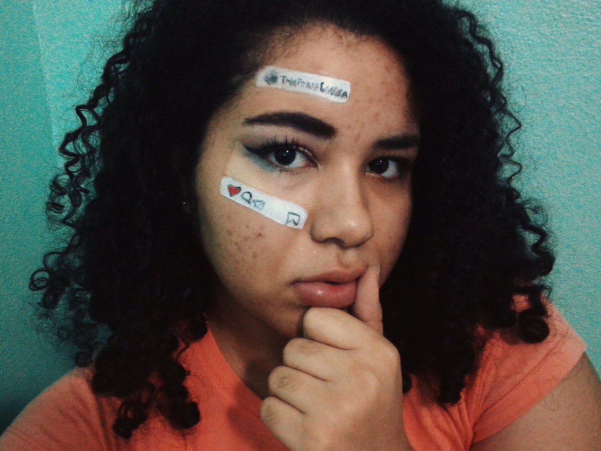 thatoneluisa's tweet photo. I'm so proud of myself for doing this #instaception makeup 💎💎💎💎 https://t.co/QTL61lhRwQ