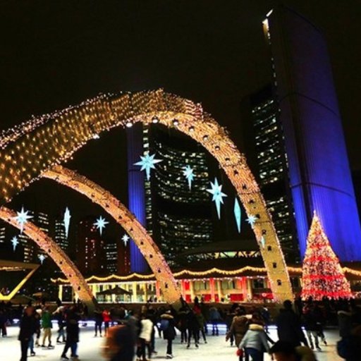 There's an hour left in the Toronto Fair in the Square! Start an activity and walk over to get some hot chocolates and early holiday shopping done! There are some carnival style games for you to play and even a wine bar for those that are inclined. #everyridecounts #bikoappen