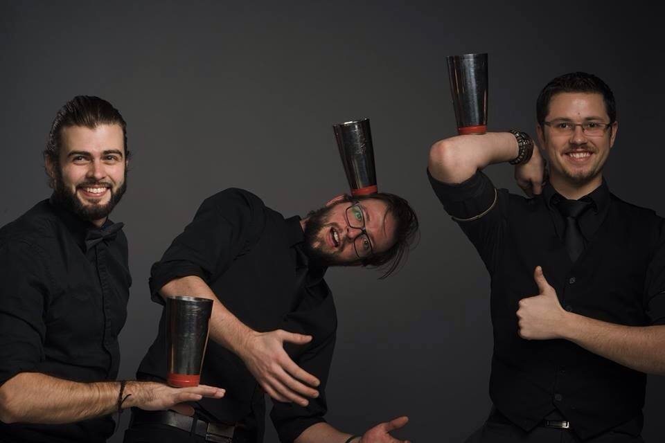 Un #party de #Noël après Noël? Il n'est pas trop tard pour nous inviter!
Nos #labtenders te garantissent la meilleure qualité, du service jusqu’aux alcools dans ton verre! 🕺🥂🎄

Infos ici: evenementiel.barlelab.com/service-de-bar…