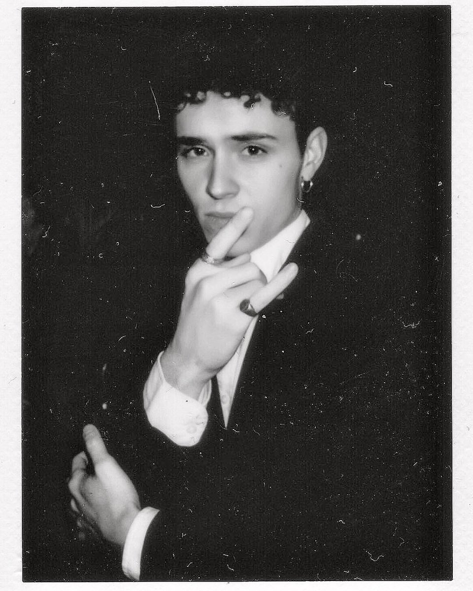 andrgdr's tweet photo. and I was

⠀ just a dreamer living easy, not a ⠀ ⠀ ⠀ ⠀ ⠀ ⠀ ⠀ ⠀ ⠀ penny into my hand

⠀ ⠀drink away the lonely days

⠀ ⠀ ⠀ that was 'til you came my way https://t.co/uAsRsRy87w