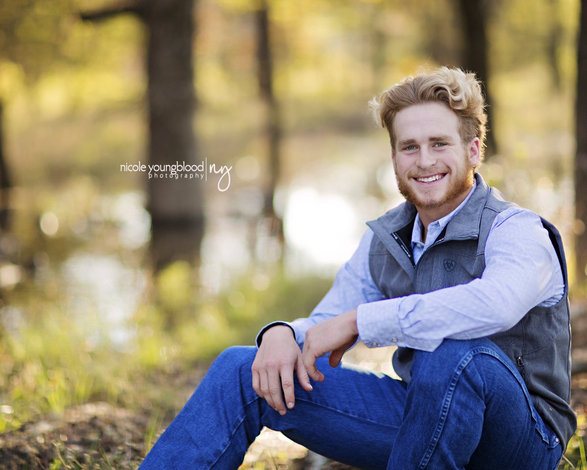 nicoleyphoto's tweet photo. Senior pictures with @dilloncarter16
Good luck tomorrow in the playoff game!! https://t.co/yCKo1Mm9Uq
