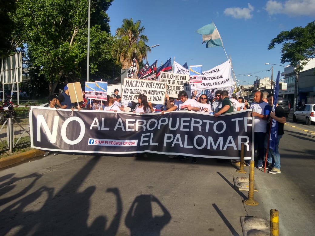 juanperita10's tweet photo. No al AEROPUERTO DE PALOMAR 
NO AL CIERRE DE AEROLÍNEAS ARGENTINAS!! https://t.co/LnJix3J39u