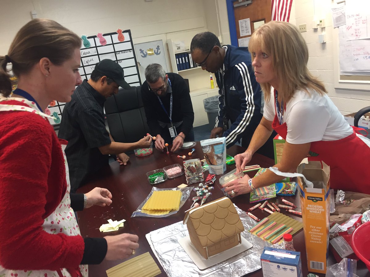 Akbrown02Brown's tweet photo. More Pics from today’s team building challenge- every single staff member was on a team and participated 💙 #bluejaylove @wait_courtney @CherieW29183396 @Mc6BlueJays @JohnsonSteven42 @InsideFWISD https://t.co/dHnZLkH1fA