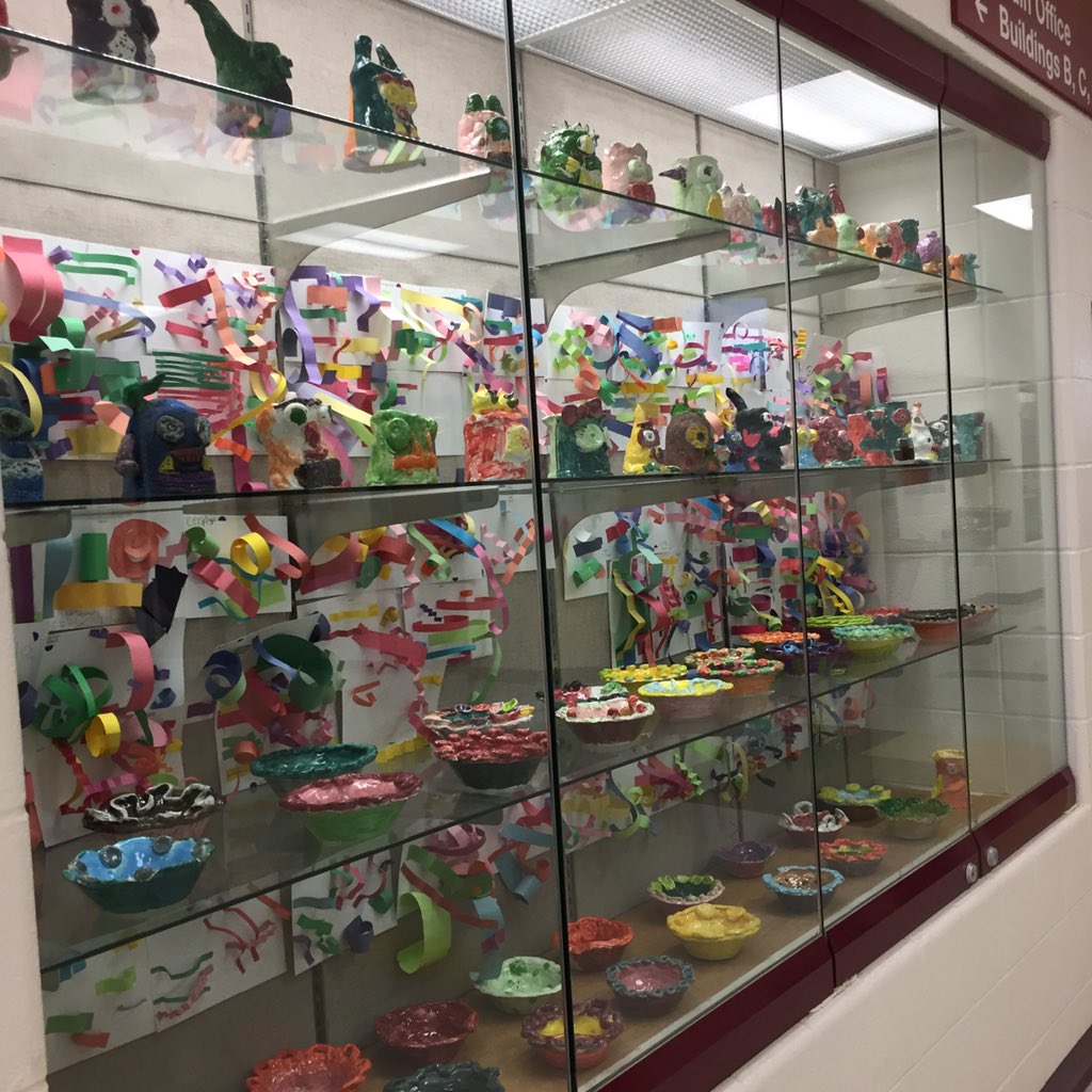 thomaslovesart1's tweet photo. Beautiful student work on display at #wearedsms outside the CLnI #enjoythis #iamdsisd #talentedtigers #thomaslovesart1 #ilovemyjob #artdisplay https://t.co/iuFgvIHdzH
