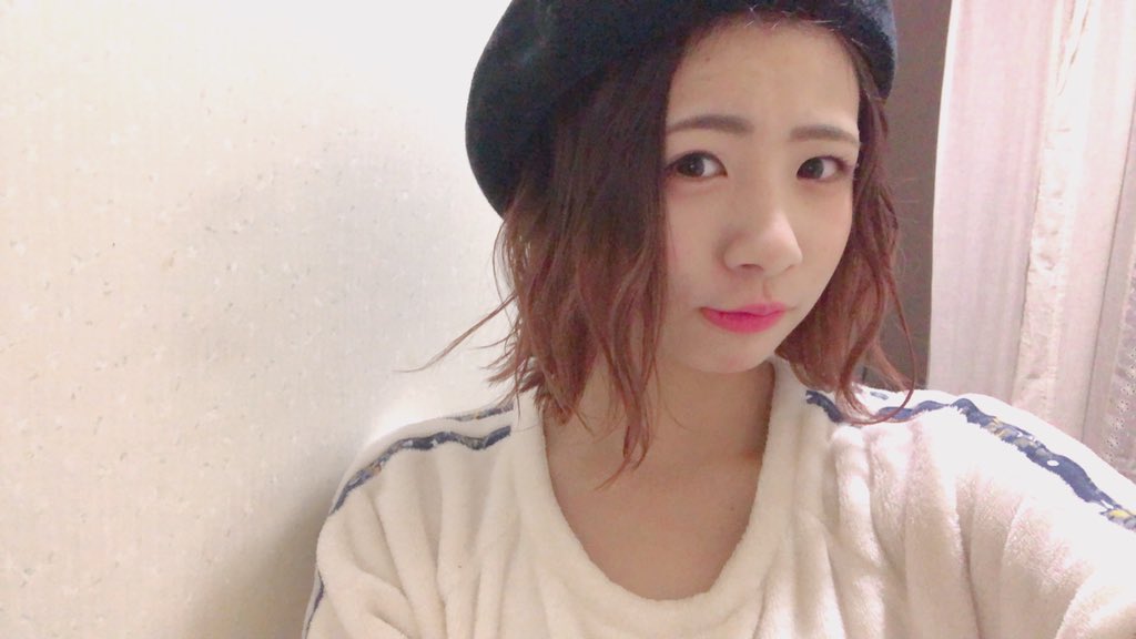 misstmu2018_no3's tweet photo. @misstmu2018_no1 その気持ちわかります。朝から…
自撮りしてみました。
笑い方がわからんくなった。
髪の毛ピョーンなったし笑 https://t.co/8OjRgDLTiQ