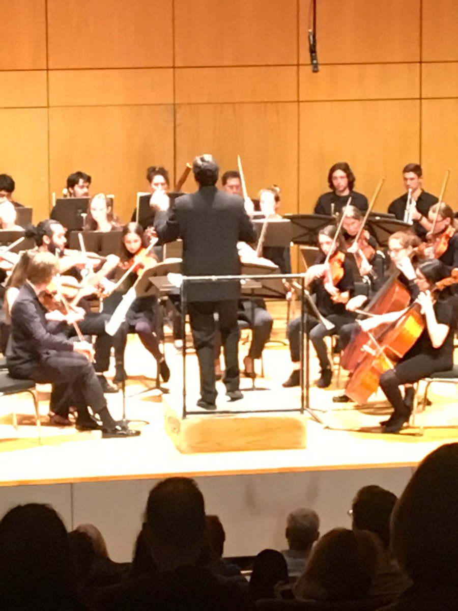BenjaminBeranek's tweet photo. Such joy to attend the Autumn @ConnCollege Orchestra Concert. Beautiful program featuring excellent soloist Professor Kelli O’Connor on clarinet and some of my economics students. Wonderful debut for conductor Professor @elmer_mathias. Looking forward to the next one already! https://t.co/IfZynrBZzE