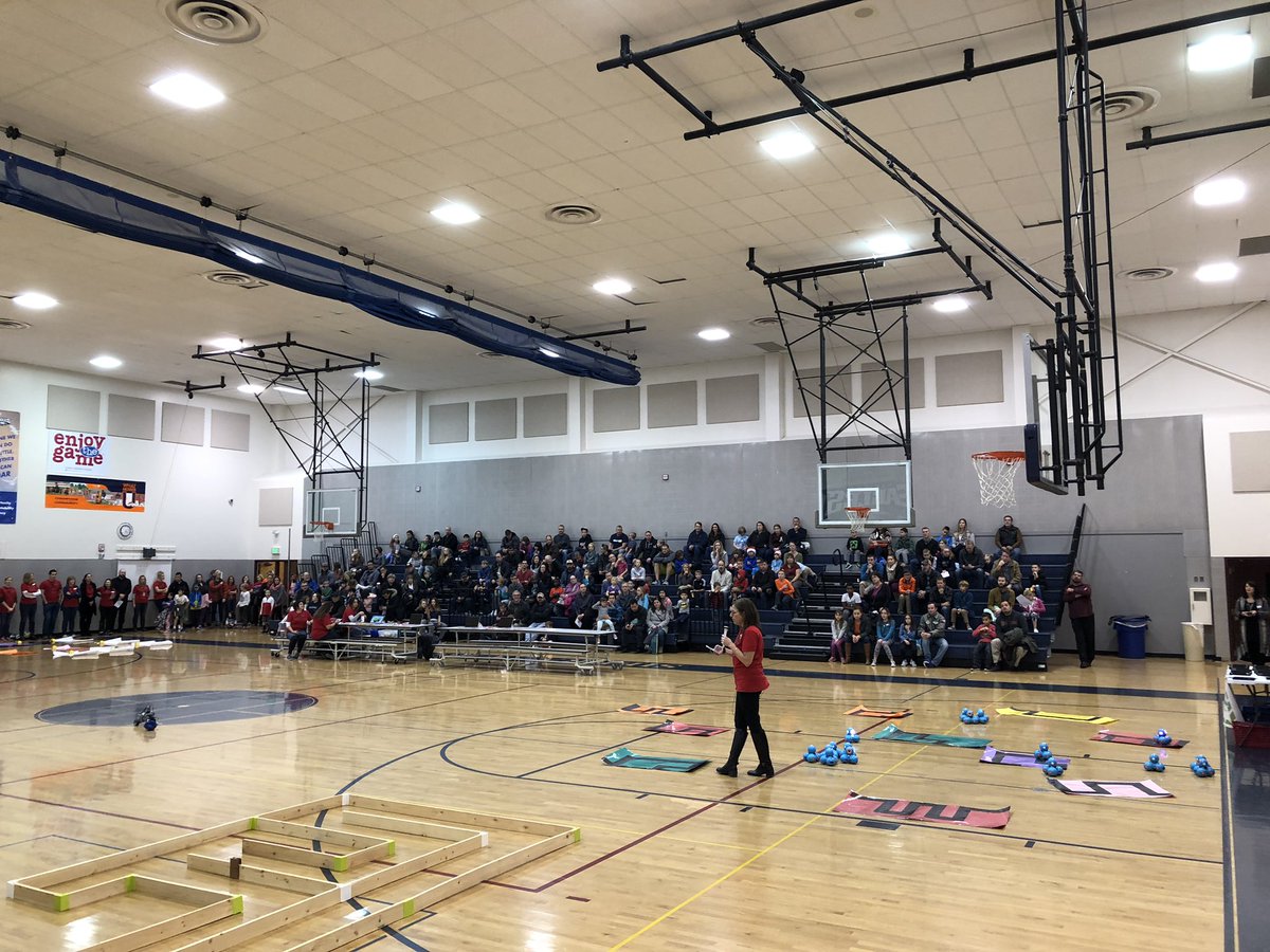 dcsdweb's tweet photo. Kicking off an amazing #hourofcode2018 #HourOfCode event with all of the @dcsdk12 schools from the #ChapFamily. What an awesome turnout.  Thanks everyone for being here. https://t.co/a1B6zZTMW0