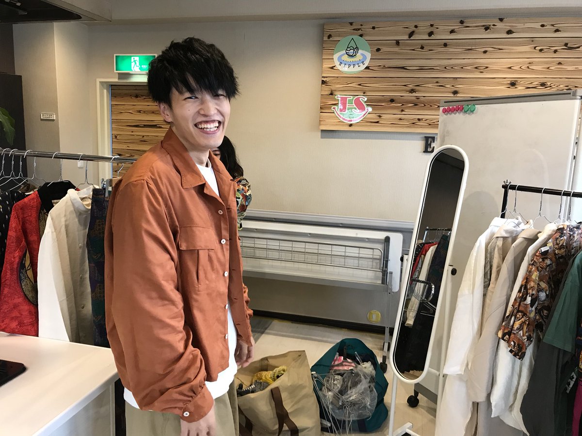 fleamarket2019's tweet photo. 試着もどんどんしてもらってます🙏
女性ものも男性ものも沢山あります��◎ https://t.co/cfnIjIIm7V