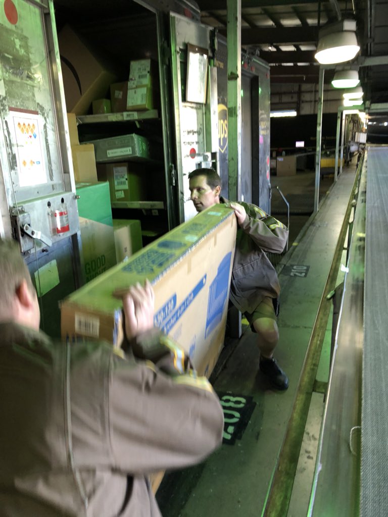 There’s still room! FSP Aaron Black gets a little help with and ireg as drivers wrap and head out in Naples today! Look at how he’s bending at the knees and grasping at opposite corners! 😲 (yes, jackets AND shorts! Thats how we roll in S. Florida!) #safetysquad239 #fldistsafety