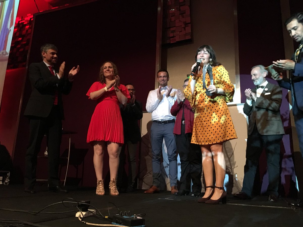 IgualesChile's tweet photo. Ximena Gauché, redactora del primer proyecto de ley de identidad de género, es la ganadora del premio a Figura Pública. ¡Gracias por apoyar a la comunidad trans! #Nocheporlaigualdad https://t.co/92qAFogBwC