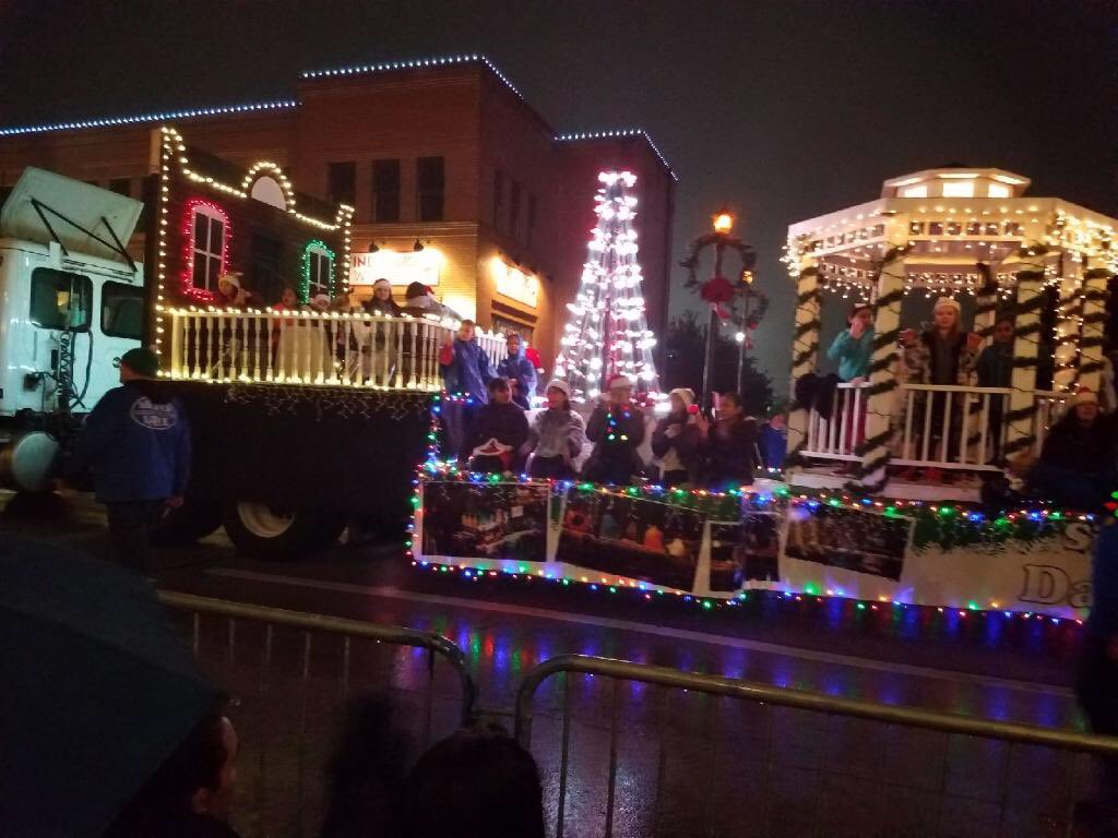 Silver Lake’s parade float was a crowd favorite! Great job, Dads Club! #GVParadeVote