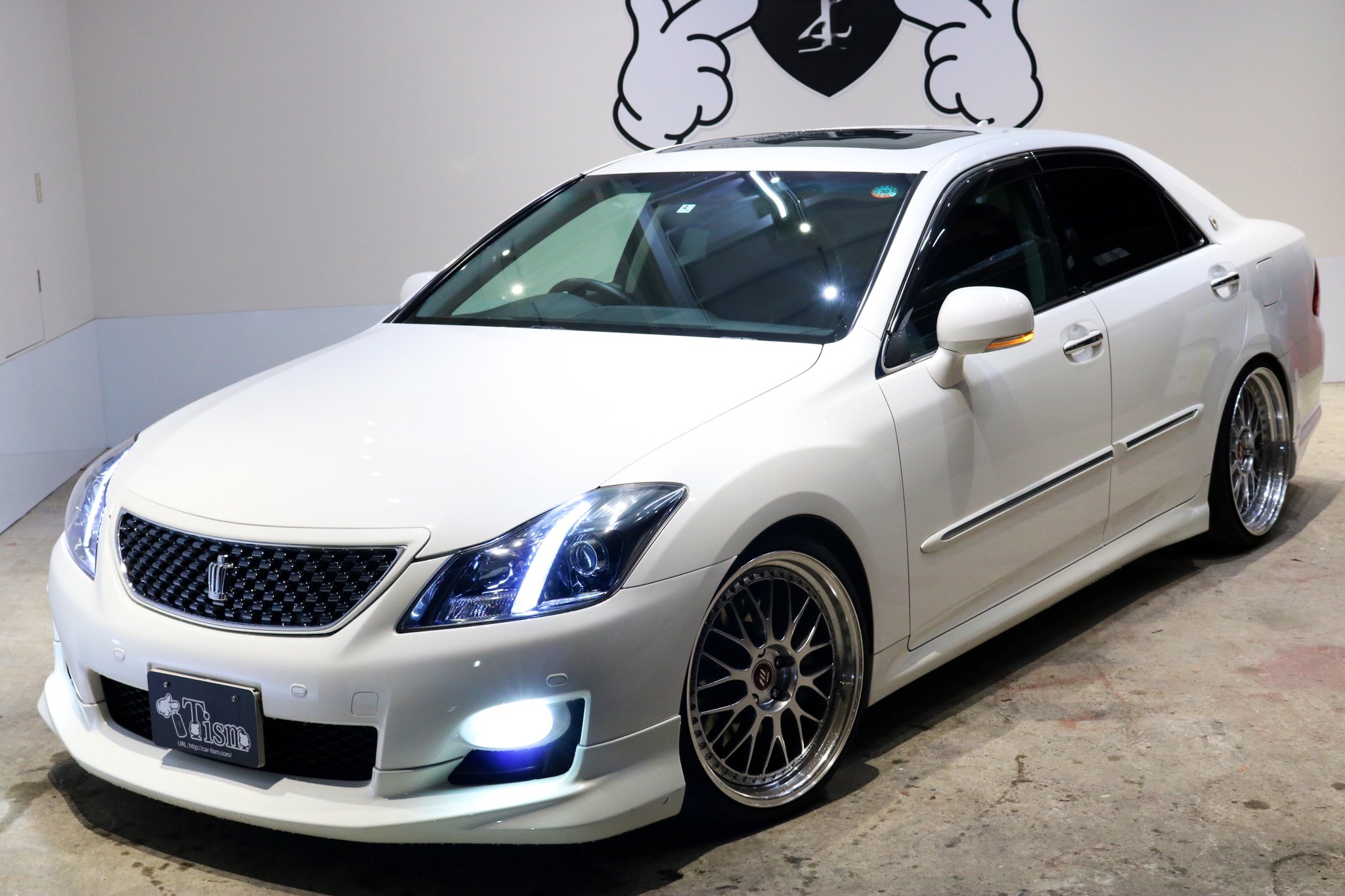 Tism ティーイズム マークx カスタムカー専門店 超お得な目玉車両が続々入庫してきますよ 0系クラウンアスリート サンルーフ付きジスタンスawクスコ車高調ハーフエアロ 同じように制作して同じ値段は再現できないため早い者勝ちとなります お