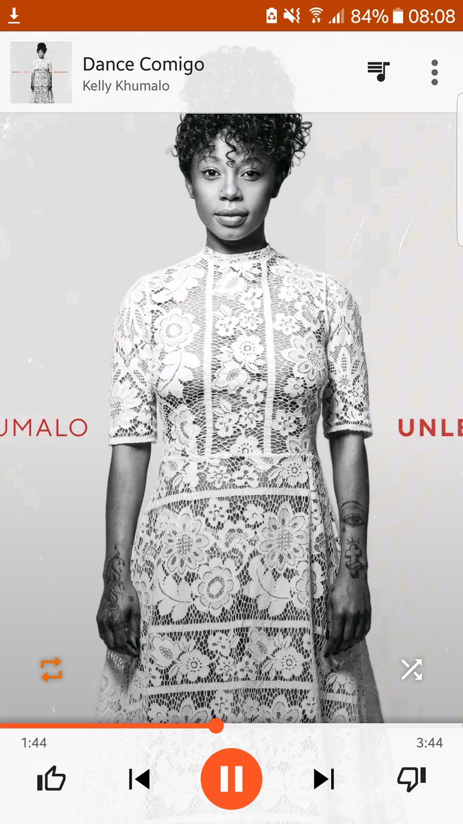 Thatomore2's tweet photo. Guys this Woman is our national treasure hleng lets appreciate talent #QueenKelly #musicalbeast @KellyKhumaloZA https://t.co/UqKVmo0umn