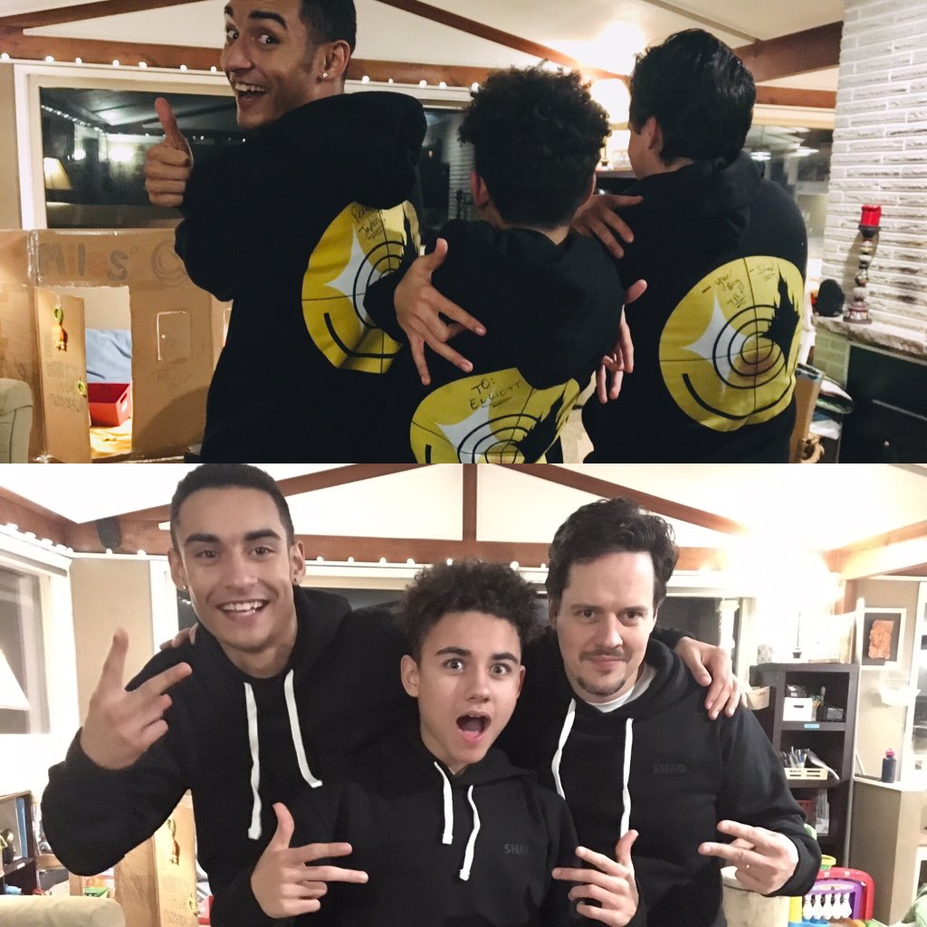 ho11owreed's tweet photo. @shadkmusic @NicoleDeva @yourboytb Our #shadfans on cloud 9 w/signed hoodies! THANK YOU SHAD! https://t.co/SP3nQM7DjS