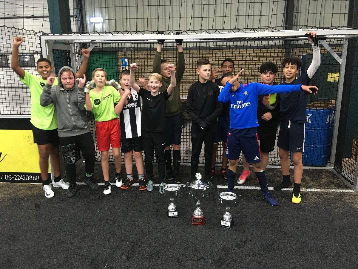 Bslim050's tweet photo. 🏆 Het was finaledag, na 5 weken poulewedstrijden, bij de 3e editie van de #BASEGames⚽️! De #speedsoccer scholencompetitie van #groningen bij @indoorsoccer050. Zowel in de grote als de kleine finale waren de teams van @csg_selion het sterkst! #bslim #base @HuisvoordeSport https://t.co/2HtFOhD9Of