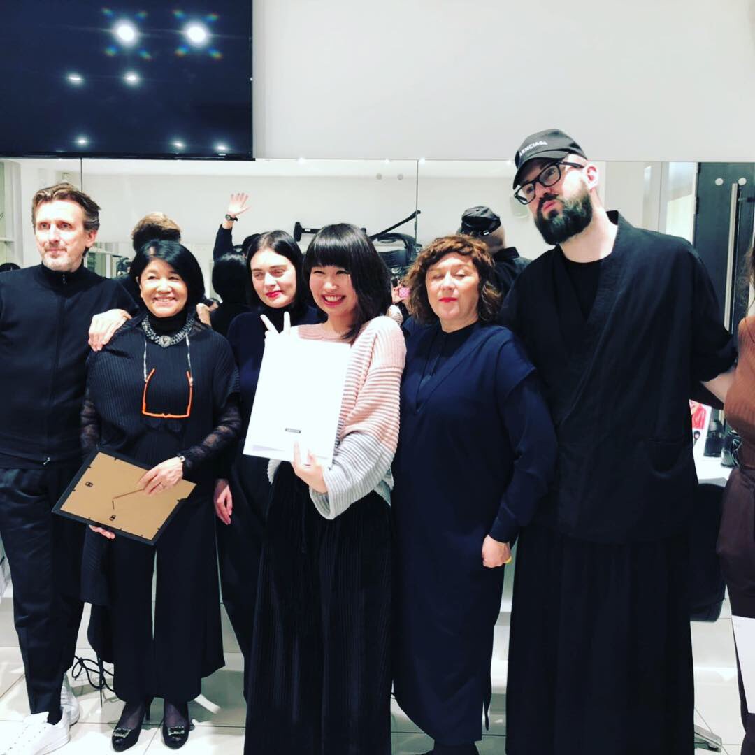 kyori_beauty's tweet image. ロンドンでの研修の様子が届きました（╹◡╹）🇬🇧
みんな楽しそうです♡いっぱい楽しんで下さい⭐︎ #KYORI #sassoon #sassoonacademy #london #いつもどおりのみんな #ロンドン寒い #あと少し