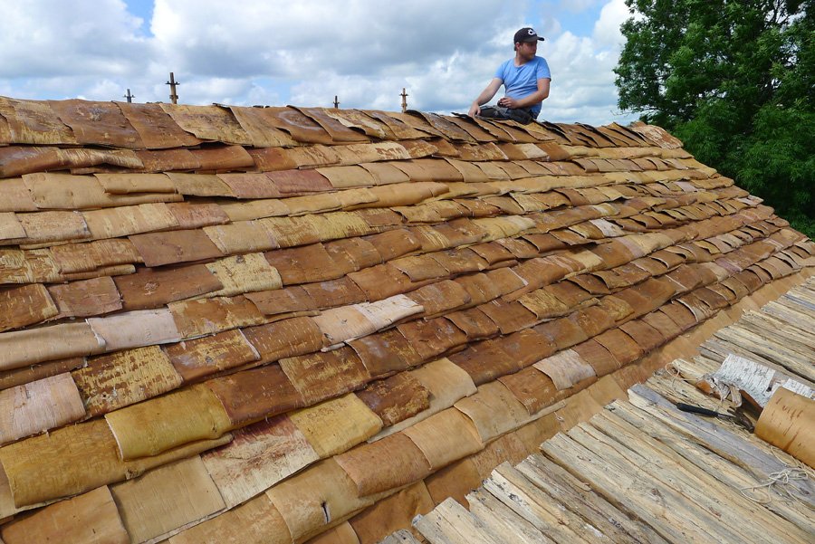 People usually focus on the beautifully alive sod, which is just a square of sod cut right off the ground, but in reality the hero of this roof system is simple birch bark, harvested and laid face down in layers, up to about six deep. Birch bark is waterproof and rot resistant.