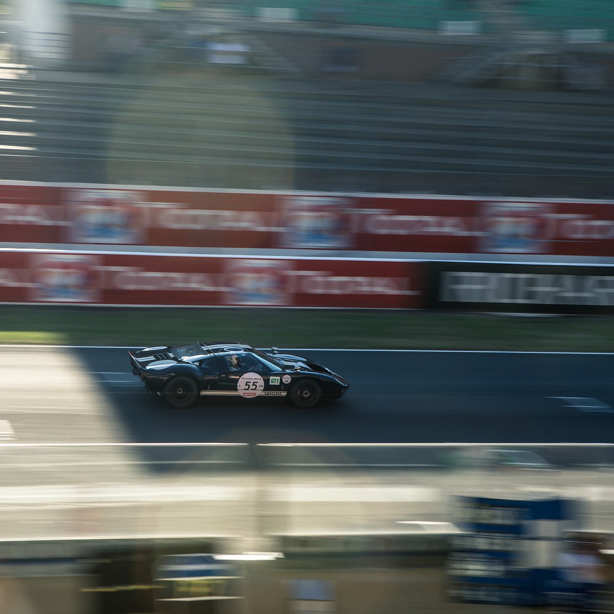 1968 GT40 stretching it's legs coming out of Ford chicane onto the start finish straight.
.
.
.
.
.
#ford #fordgt40 #fordgt40mkii #mk2 #lemansclassic #lemanslegends #gt40 #gt40mk2 #1968gt40 #fordperformance #fordgt #fordracing #motorsport #classicracer #classicracecar #lemans24h