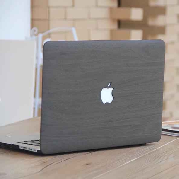 CrystalOu1's tweet photo. Grain wood leather Macbook case ! #macbook #macbookcase #leathercase #wood #Christmas #laptopcase #laptopcover https://t.co/pWMYrBsnbv