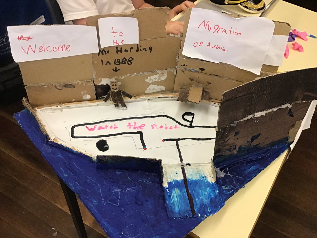 Luke Harding tweet media