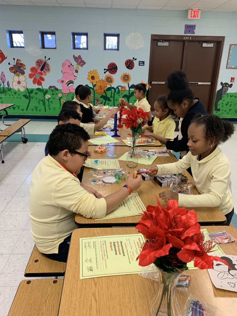EzzieFigueroa's tweet photo. Another afternoon spent with inspirational kids who demonstrated perseverance, exploration, enthusiasm, or respect and were positively referred to me this week!#PositiveOfficeReferrals #BeInspired  #Sanchez2018 @HartfordSuper @VConner13 @JuneMSellers1 https://t.co/v50mtA5mZZ