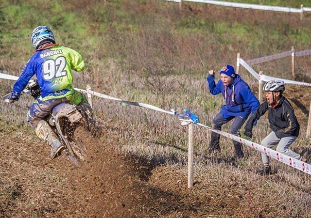 5StarYamaha's tweet photo. Tag your riding buddies who are always cheering on the side lines 👌🥇🏍💨 https://t.co/2iFaMH47sh https://t.co/PxWodWqGpE