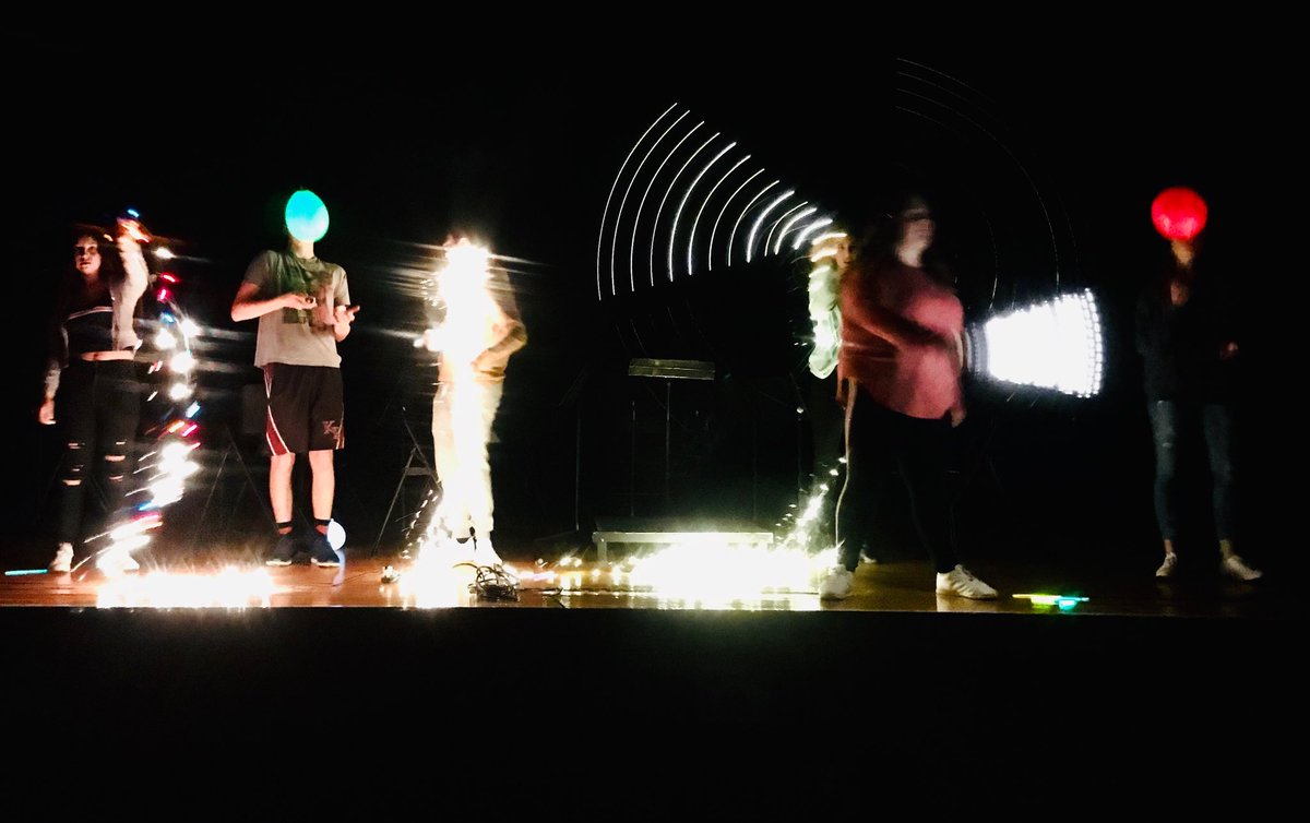amy_lindenbaum's tweet image. Drawing with light in digital photography #makecoolstuff #hsart