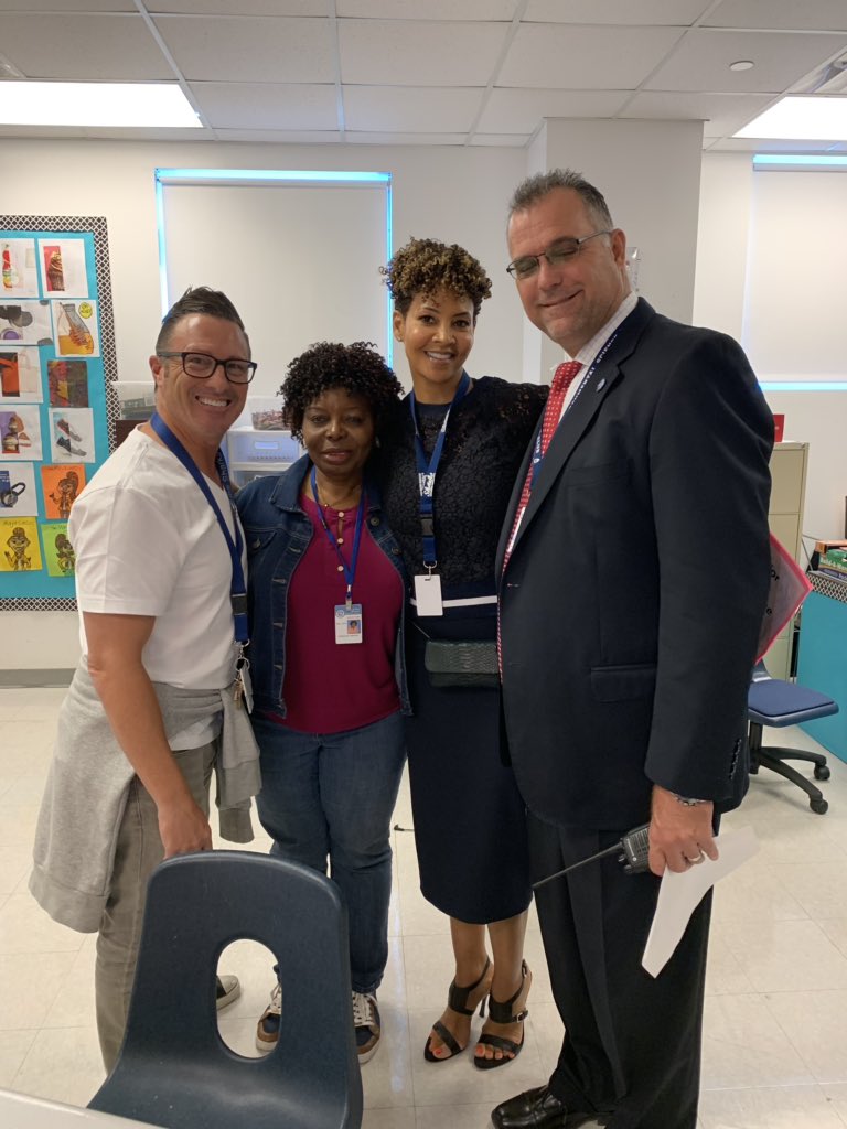 atmsenior's tweet image. #PrincipalForADay with @HoneyChildTracy @wsrksharknews Go Sharks!