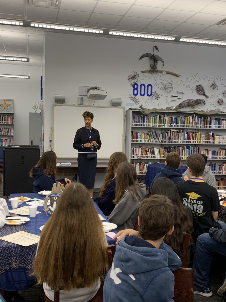 atmsenior's tweet image. #PrincipalForADay with @HoneyChildTracy @wsrksharknews Go Sharks!