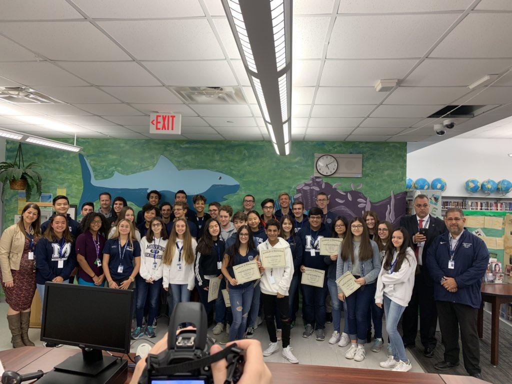 atmsenior's tweet image. #PrincipalForADay with @HoneyChildTracy @wsrksharknews Go Sharks!