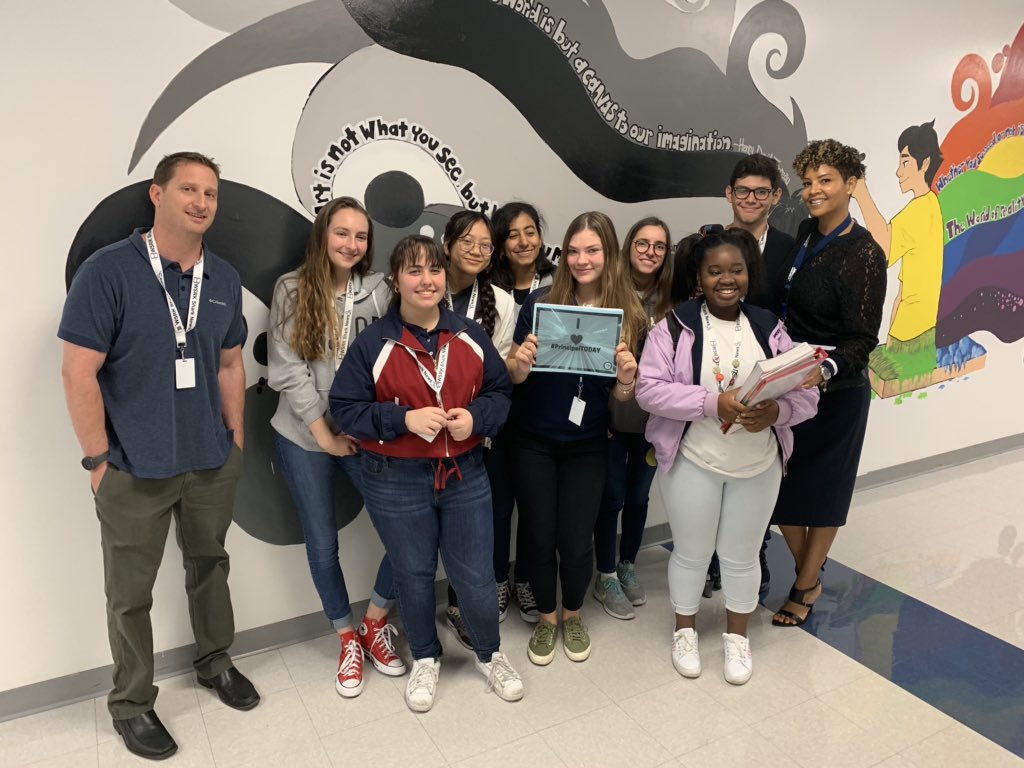 atmsenior's tweet image. #PrincipalForADay with @HoneyChildTracy @wsrksharknews Go Sharks!