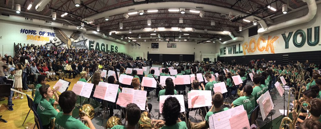 FHSBandOrlando's tweet photo. Congratulations to Ms. Berry and our future patriots at @HCMS_OCPS ! Awesome concert tonight! #prideofthepatriots #hcmsband #hunterscreekmiddleschool #ocpsarts https://t.co/YmImwJulnF