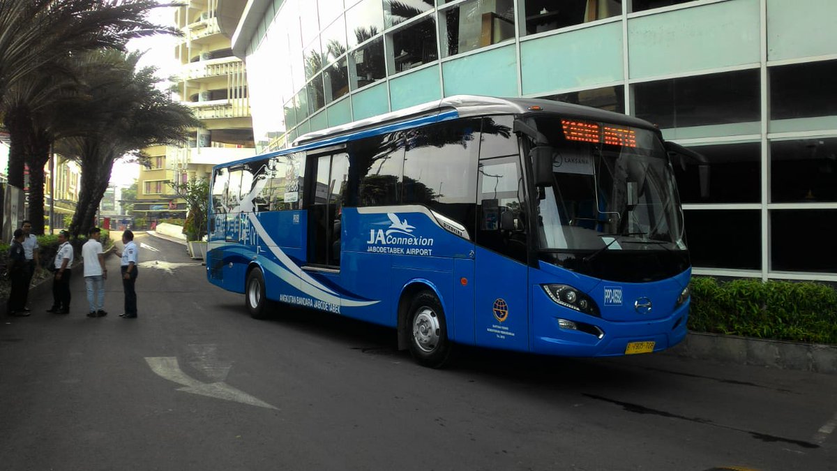 abouttng's tweet photo. Sekarang ada bus dari Tangcity ke Bandara Soekarno Hatta! Harga promo Rp 25.000,-. Ayo naik transportasi umum! https://t.co/kZfDNKc113