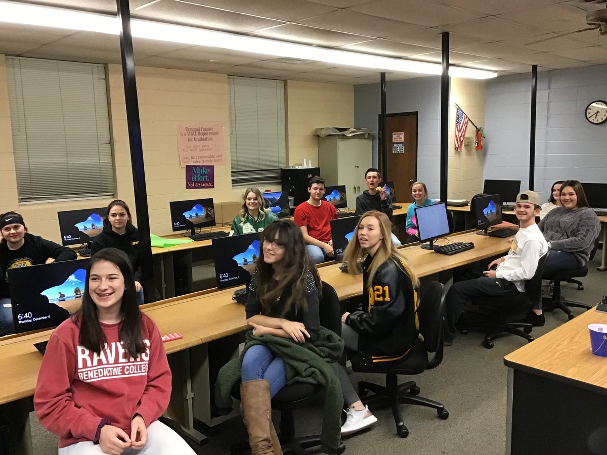 PurdyFBLA's tweet photo. FBLA Christmas Party 2018! Cookies, Cocoa and “Christmas Vacation!” Oh and a fun gift exchange too! @PurdyRIISchools @ash_mason14 @kayewright22 https://t.co/Z8ypTBhorM
