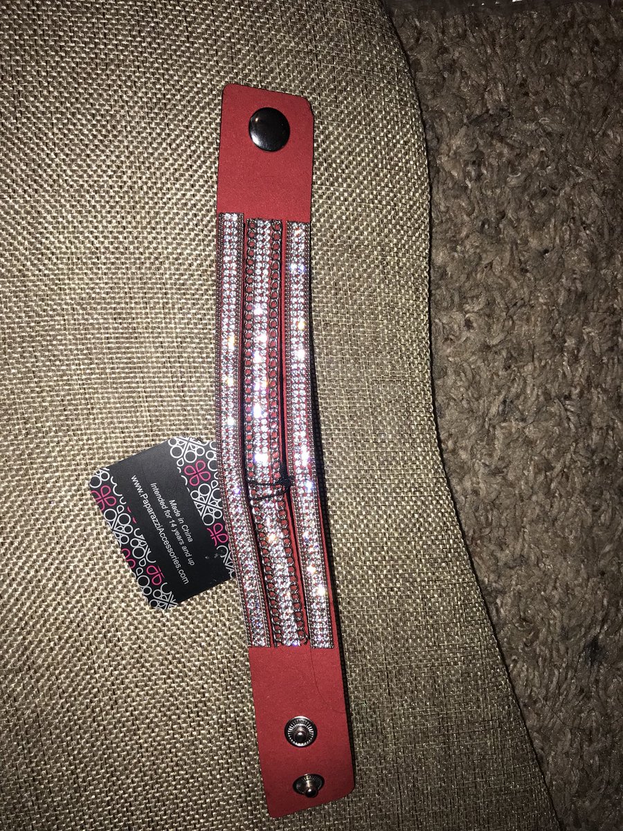 HillaryWith's tweet image. $5 Nickel and Lead Free 😍❄️😍
They make great Christmas Gifts! 🎄🌼💕 #paparazziaccessories #fivedollarjewelry #leadandnickelfree #fashion #beauty #beautiful #love #passion