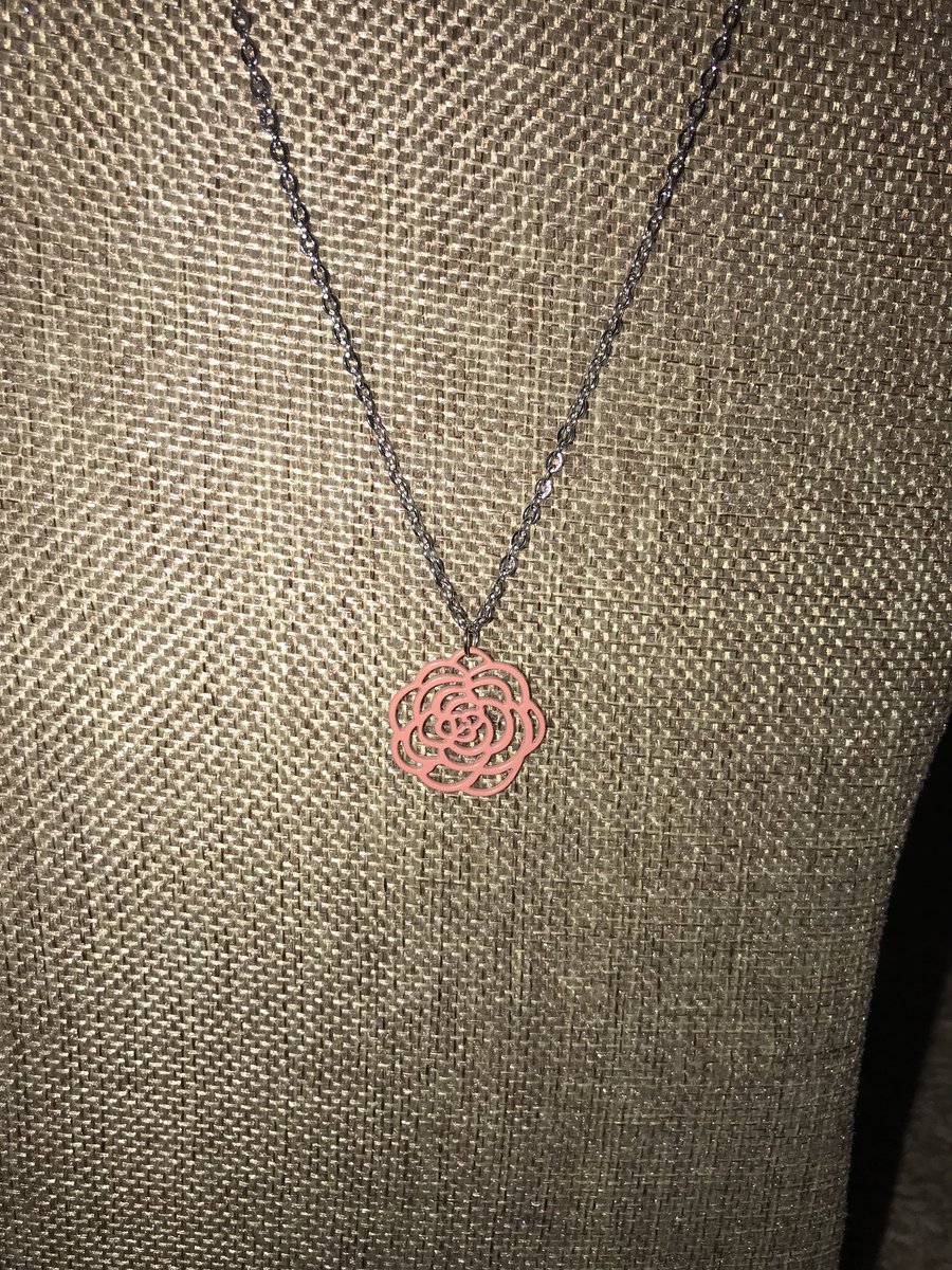 HillaryWith's tweet image. $5 Nickel and Lead Free 😍❄️😍
They make great Christmas Gifts! 🎄🌼💕 #paparazziaccessories #fivedollarjewelry #leadandnickelfree #fashion #beauty #beautiful #love #passion