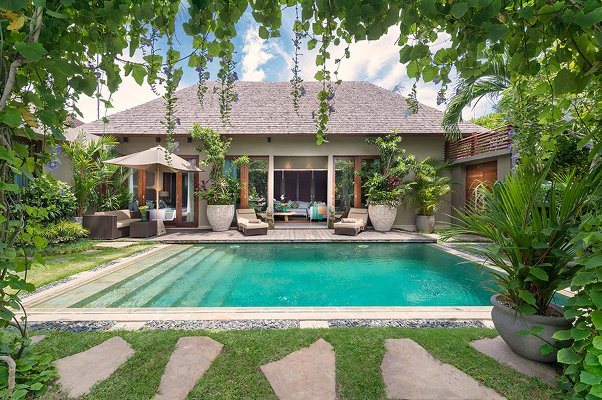 BaliUltimate's tweet photo. Wanting to spend holiday in Seminyak, Villa Eshara II, 2BR nicely appointed villa in walking distance to the beach and Eat Street is open through Dec 28th!
#Bali #holiday2018 #beachlife
https://t.co/Tdu6UKOJsv https://t.co/6SI9yUDXxO