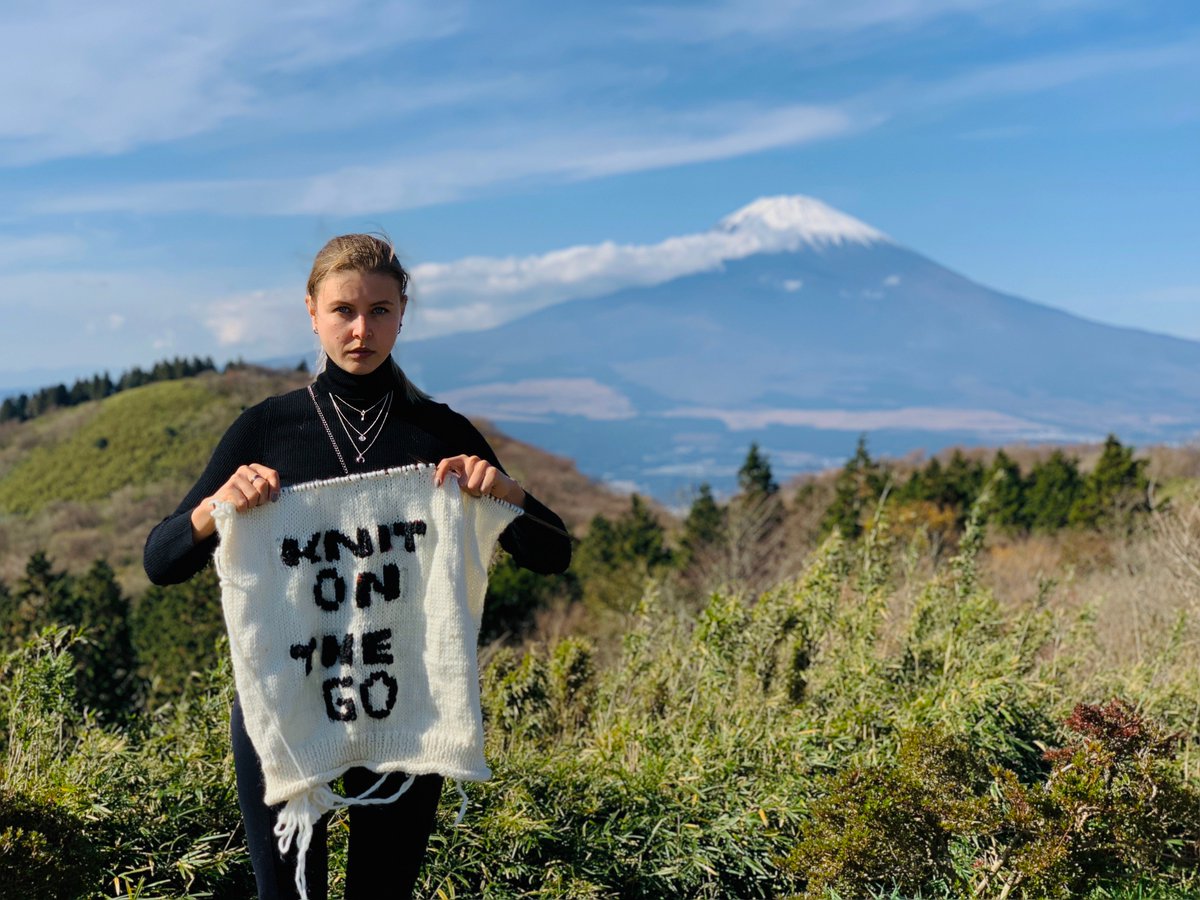 knitonthego's tweet photo. どこでもいつでも ー 『Knit on the Go』!
#knitonthego #knit #knitting #ニット　＃編み物　＃箱根　＃富士山 https://t.co/GyYReSPiWq