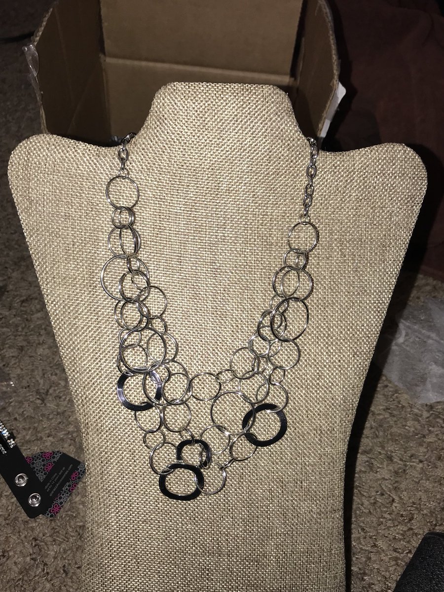 HillaryWith's tweet image. $5 Nickel and Lead Free 😍❄️😍
They make great Christmas Gifts! 🎄🌼💕 #paparazziaccessories #fivedollarjewelry #leadandnickelfree #fashion #beauty #beautiful #love #passion