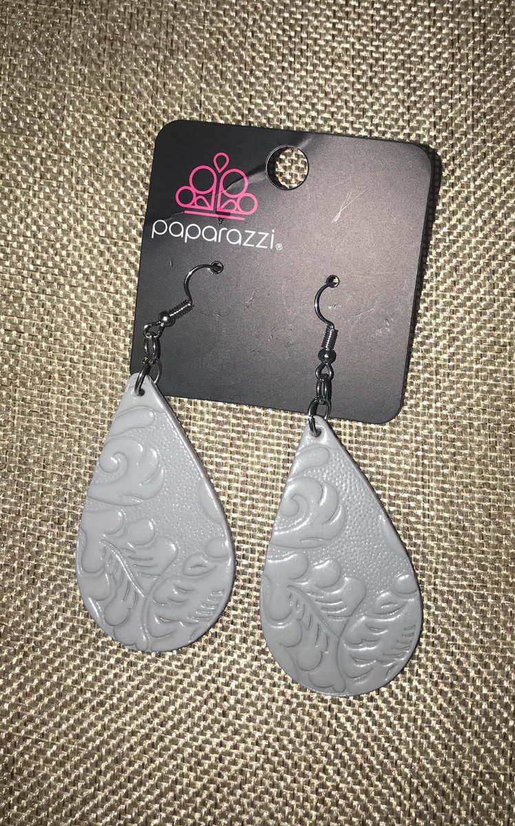HillaryWith's tweet image. $5 Nickel and Lead Free 😍❄️😍
They make great Christmas Gifts! 🎄🌼💕 #paparazziaccessories #fivedollarjewelry #leadandnickelfree #fashion #beauty #beautiful #love #passion