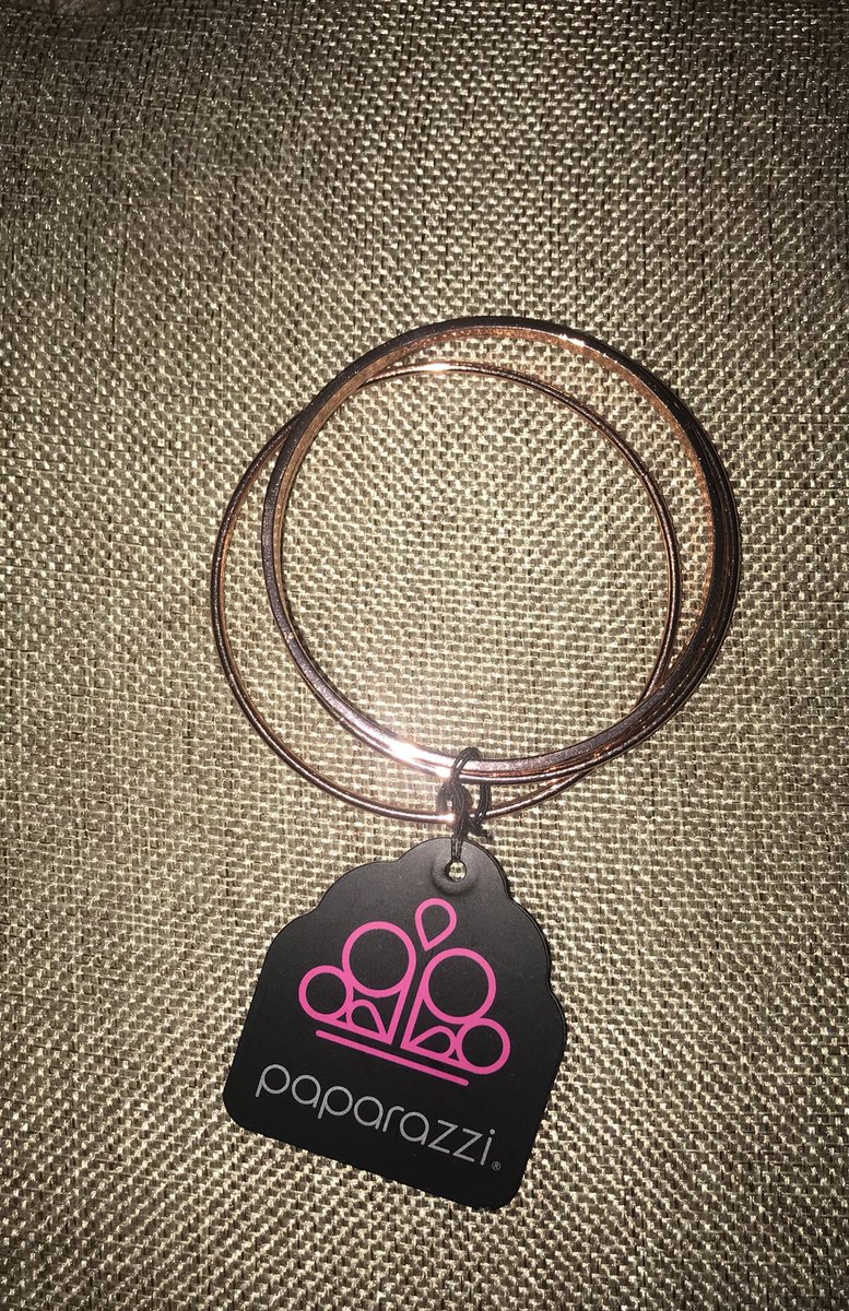 HillaryWith's tweet image. $5 Nickel and Lead Free 😍❄️😍
They make great Christmas Gifts! 🎄🌼💕 #paparazziaccessories #fivedollarjewelry #leadandnickelfree #fashion #beauty #beautiful #love #passion