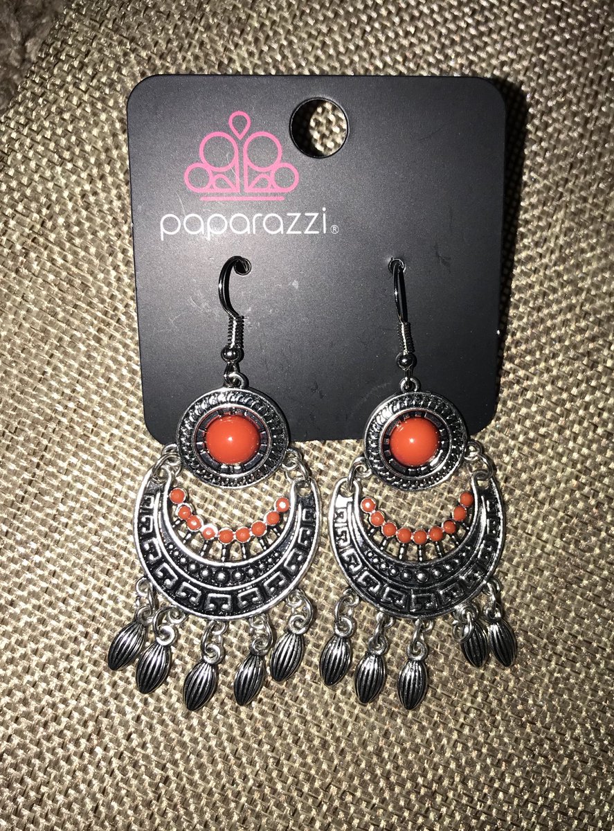 HillaryWith's tweet image. $5 Nickel and Lead Free 😍❄️😍
They make great Christmas Gifts! 🎄🌼💕 #paparazziaccessories #fivedollarjewelry #leadandnickelfree #fashion #beauty #beautiful #love #passion