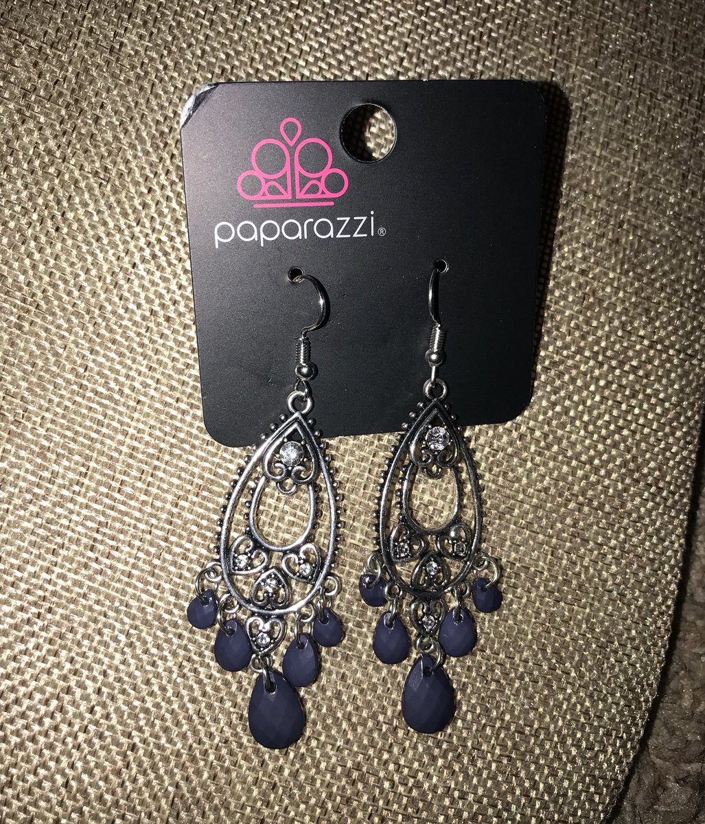 HillaryWith's tweet image. $5 Nickel and Lead Free 😍❄️😍
They make great Christmas Gifts! 🎄🌼💕 #paparazziaccessories #fivedollarjewelry #leadandnickelfree #fashion #beauty #beautiful #love #passion