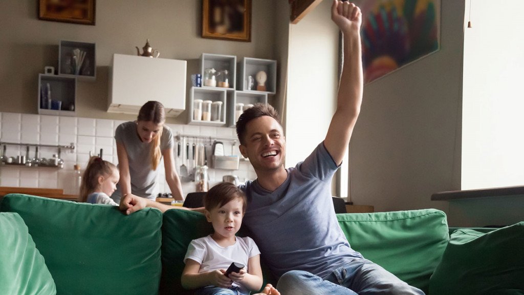 Todaysparent's tweet photo. How to deal when your parenting styles clash —> https://t.co/4UrdztOkt6 https://t.co/P040RdfYQk