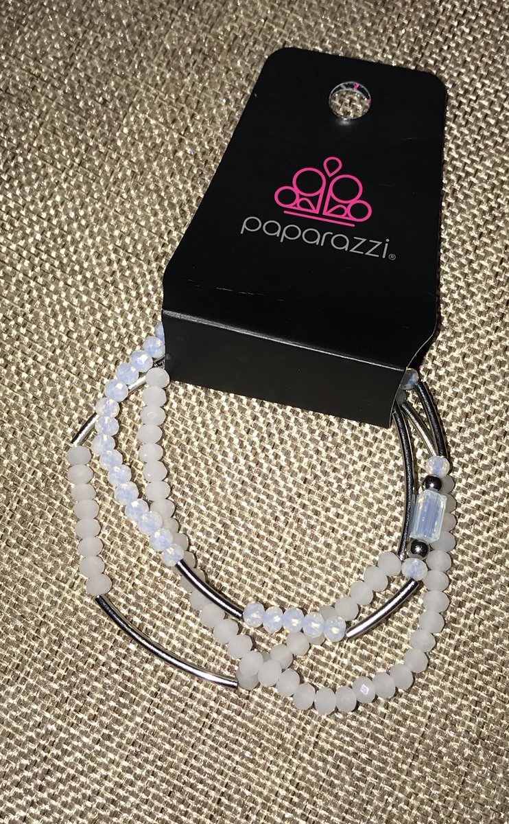 HillaryWith's tweet image. $5 Nickel and Lead Free 😍❄️😍
They make great Christmas Gifts! 🎄🌼💕 #paparazziaccessories #fivedollarjewelry #leadandnickelfree #fashion #beauty #beautiful #love #passion