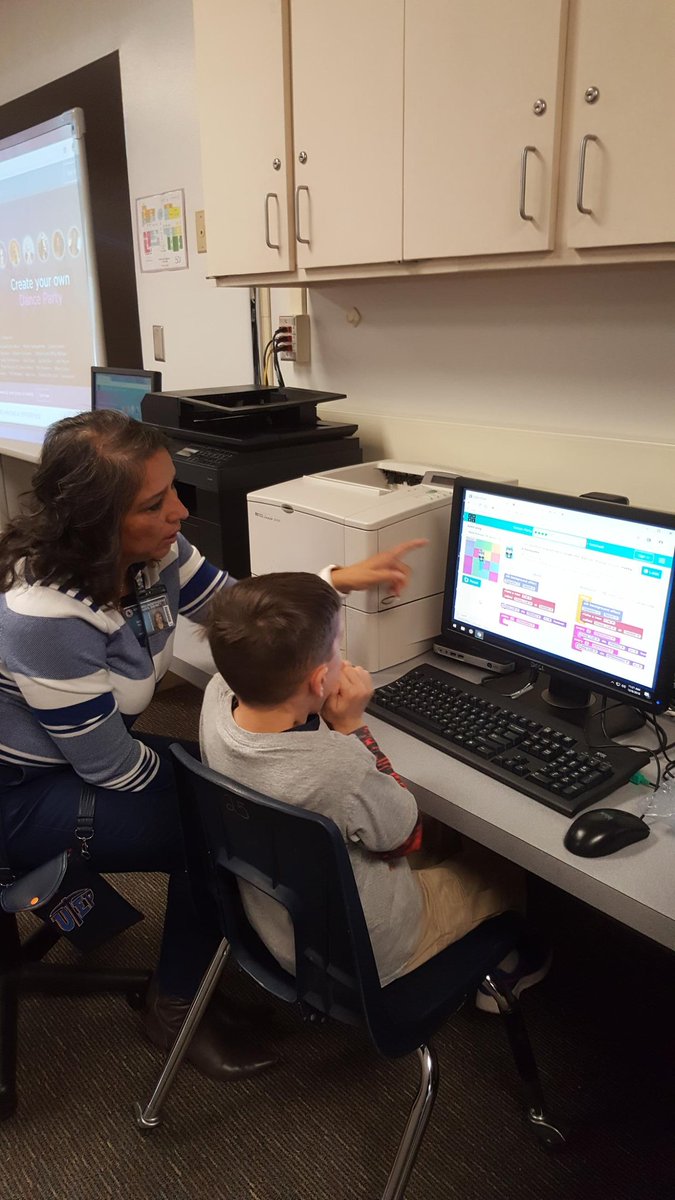 APFlores_CJES's tweet image. Crusaders participating in the #HourofCode2018 #TeamSISD @OSheaKeleher_ES